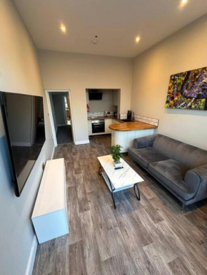 Luxurious 1 Bedroom Apartment With Secure Garden